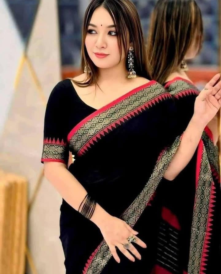 কালো রুইতন নকশি পাড় হাফ সিল্ক তাঁতের শাড়ি (ব্লাউজ পিসসহ)