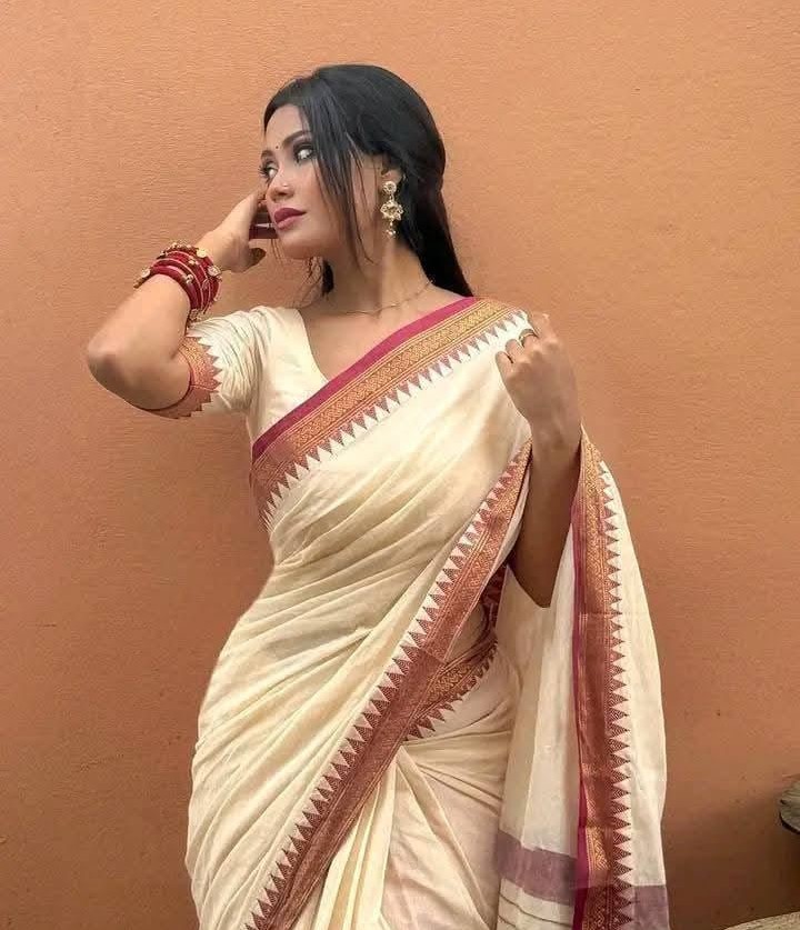 অফ হোয়াইট নকশি পাড় হাফ সিল্ক তাঁতের শাড়ি (ব্লাউজ পিসসহ)