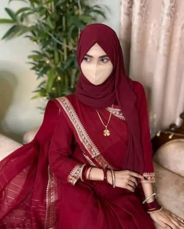 আমার পাইড় নকশি পাড় হাফ সিল্ক তাঁতের শাড়ি (ব্লাউজ পিসসহ)
