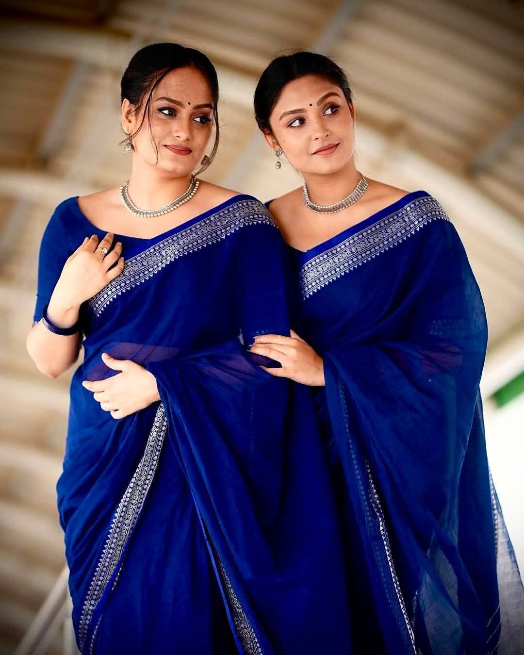 নীল রুইতন নকশি পাড় হাফ সিল্ক তাঁতের শাড়ি (ব্লাউজ পিসসহ)