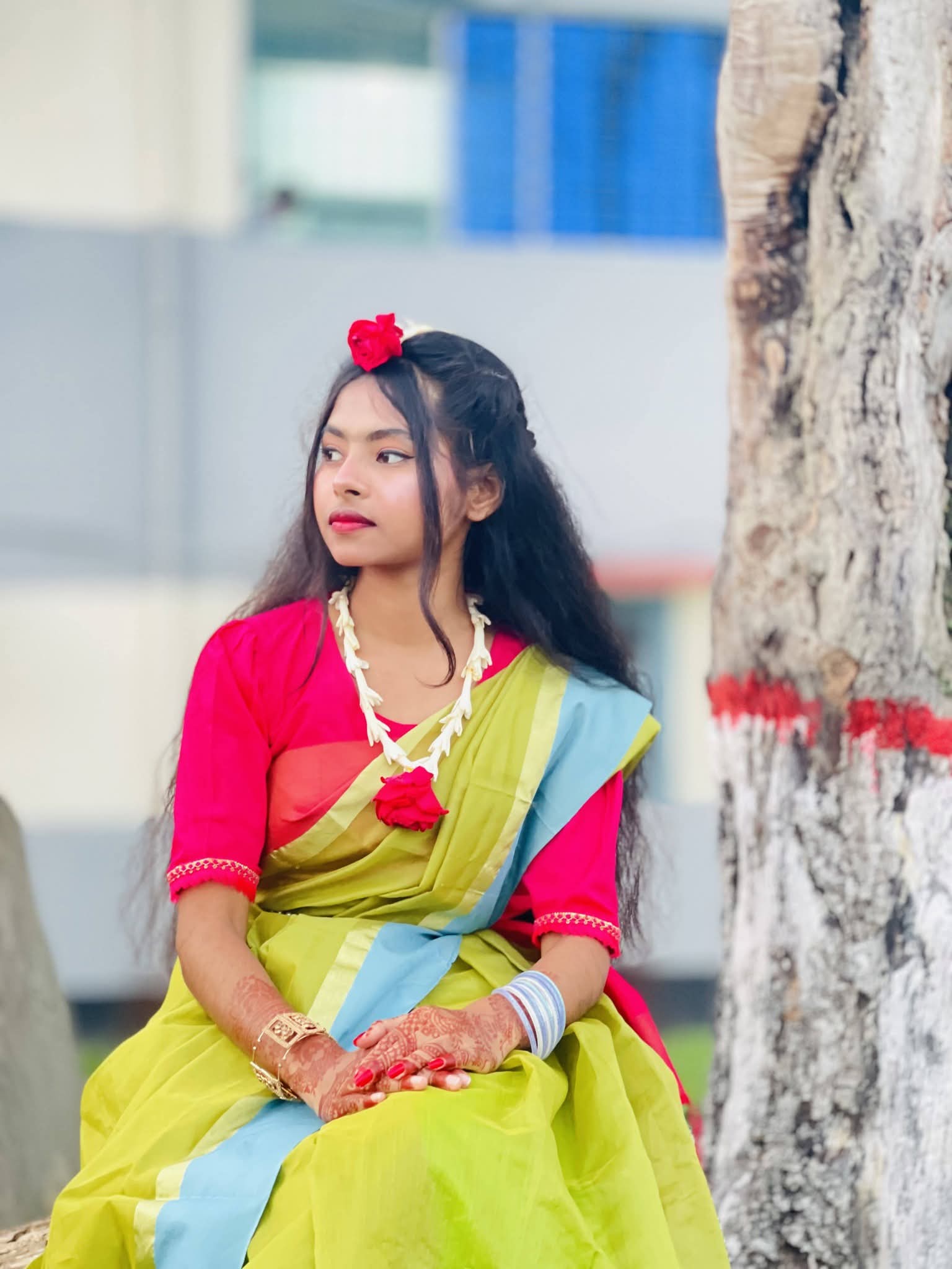 রংধনু শাড়ী মেহেন্দি ও গায়ে হলুদের জন্য বেস্ট